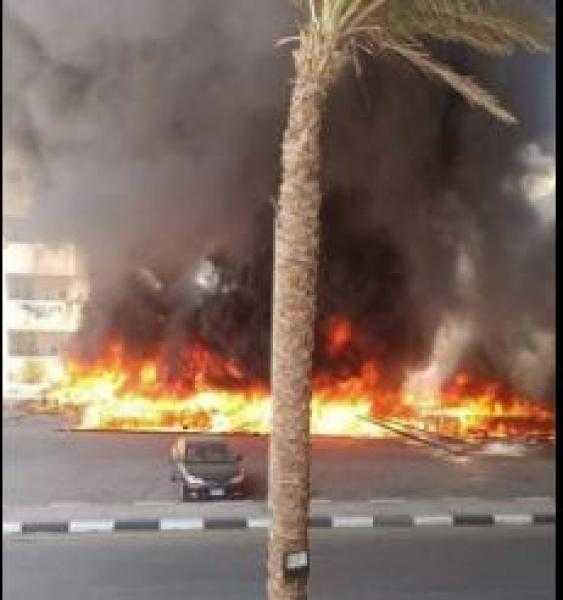 إخماد حريق شب في سيارة ملاكي أعلى كوبري أكتوبر.. والسبب ماس كهربائي