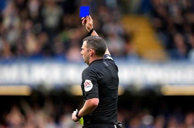 «فيفا» يعلق على تقارير استخدام البطاقة الزرقاء