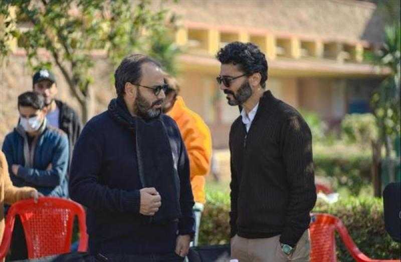 خالد النبوي يروج لـ ”إمبراطورية ميم” رفقة نجله نور