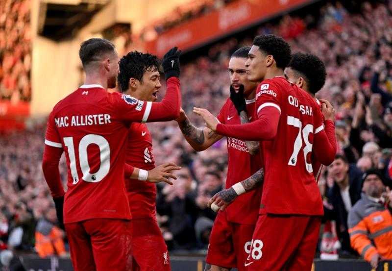 ليفربول يستعيد صدارة الدوري الإنجليزي سريعا بثلاثية في شباك بيرنلي