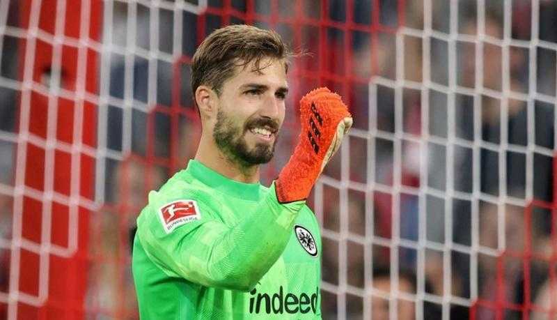 كيفن تراب حارس فرانكفورت مهدد بالغياب عن مباراة دوري المؤتمر الأوروبي