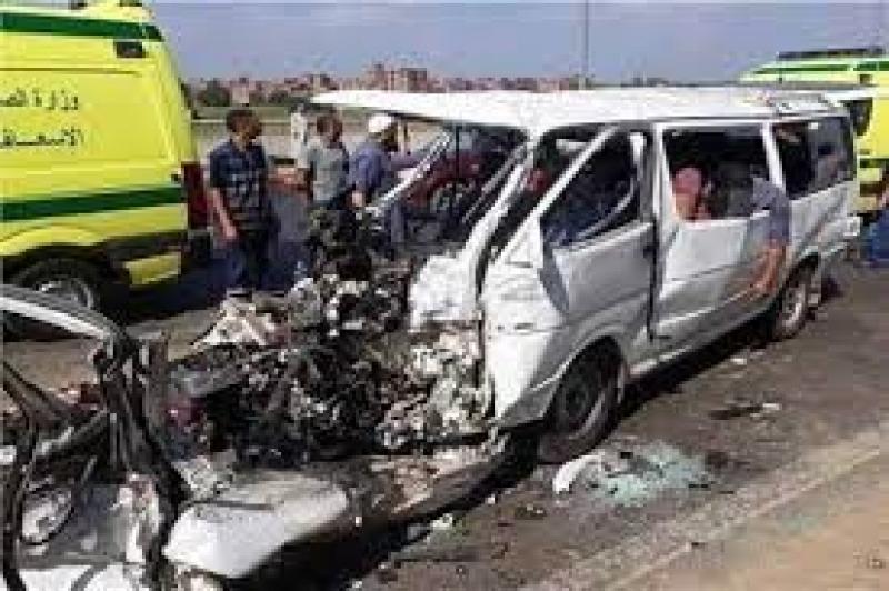 مصرع 3 أشخاص وإصابة 7 آخرين إثر تصادم سيارتين بالشرقية