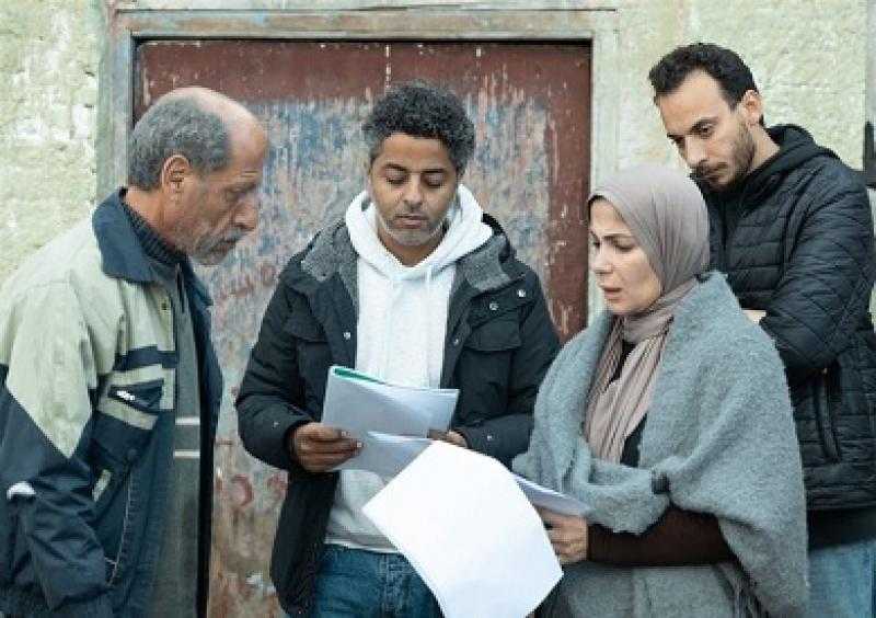 مخرج تحت الوصاية: تجربتي مع منى زكى مُبهرة.. إنسانة لأبعد الحدود