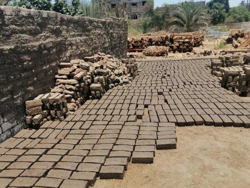غلق 7 مصانع طوب مخالفة في مركز كوم حمادة بمحافظة البحيرة