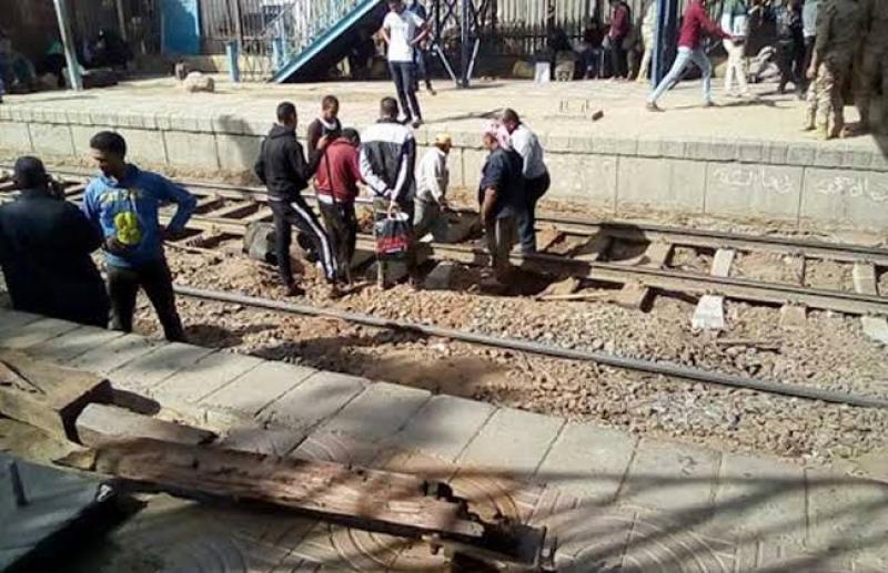 إصابة شخص سقط من قطار أثناء دخوله المحطة بالجيزة