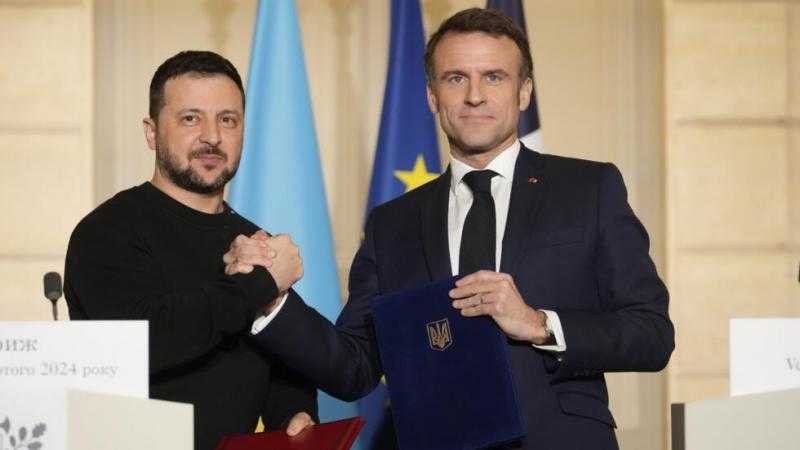 فرنسا توقع اتفاقا أمنيا مع أوكرانيا