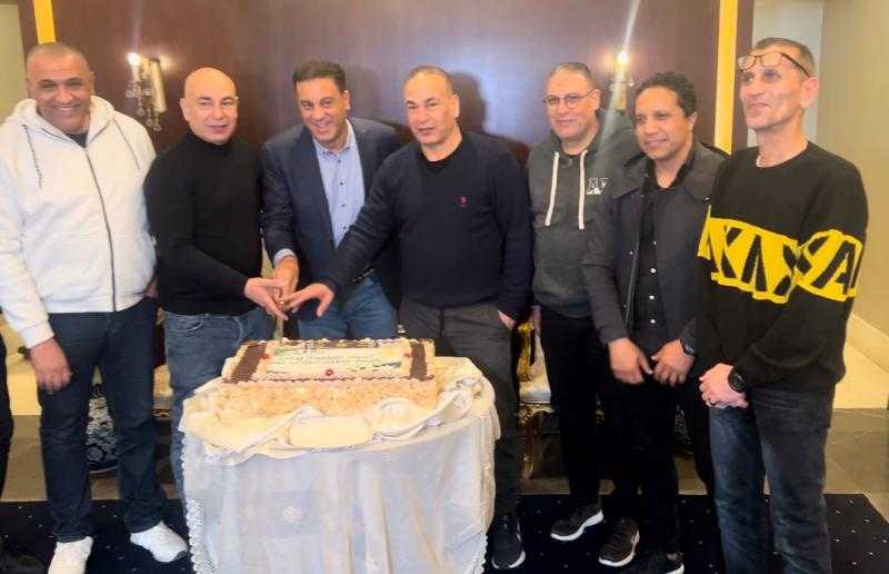 استاد القاهرة يحتفي بحسام حسن بتورتة على هامش مباراة البنك الأهلي وزد