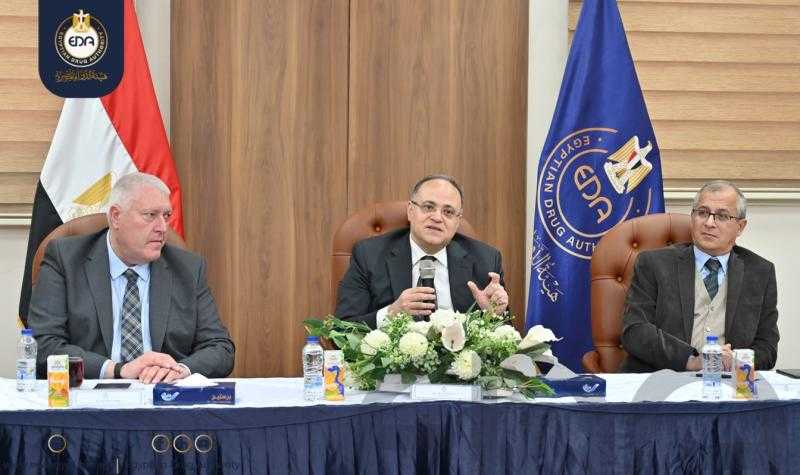 رئيس هيئة الدواء يبحث مع وفد دستور الأدوية الأمريكي برامج التعاون المشترك