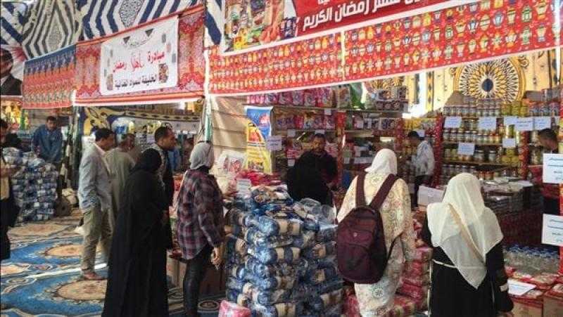التموين: ضخ 500 طن من السلع الأساسية لـ 9 معارض ” أهلا رمضان ” بمحافظة قنا يومياً
