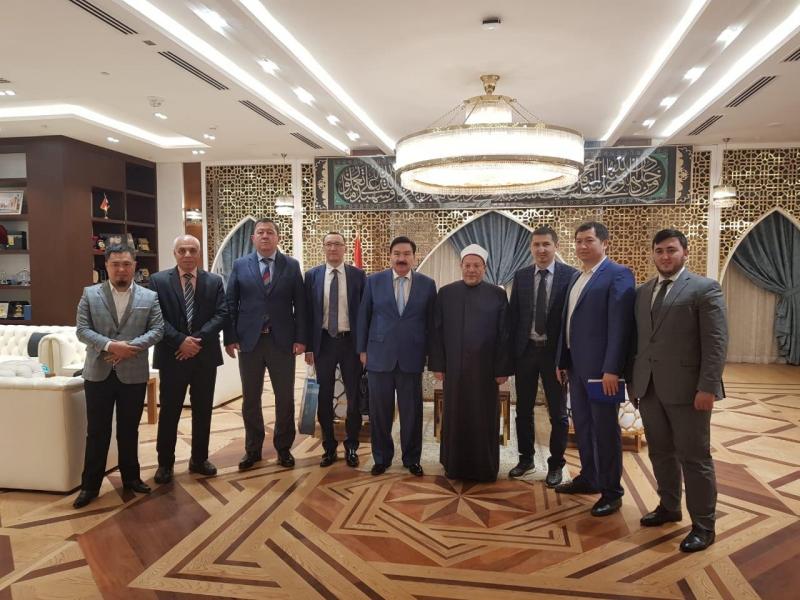 مفتي الجمهورية يلتقي وفدًا رفيع المستوى من مركز نور سلطان بكازاخستان لبحث مجالات التعاون المشتركة