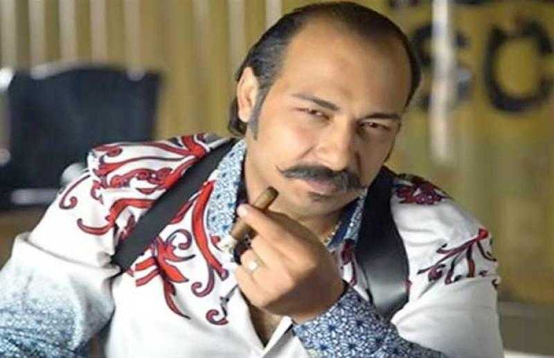 محمد ثروت يروج لشخصيته بـ”سر إلهي”: ”فوق العظمة بشوية”