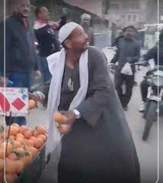 أسامة الأزهري: بائع البرتقال نموذج مُشرِف.. ويؤكد: لن تُضام جزاء دعمك لغزة