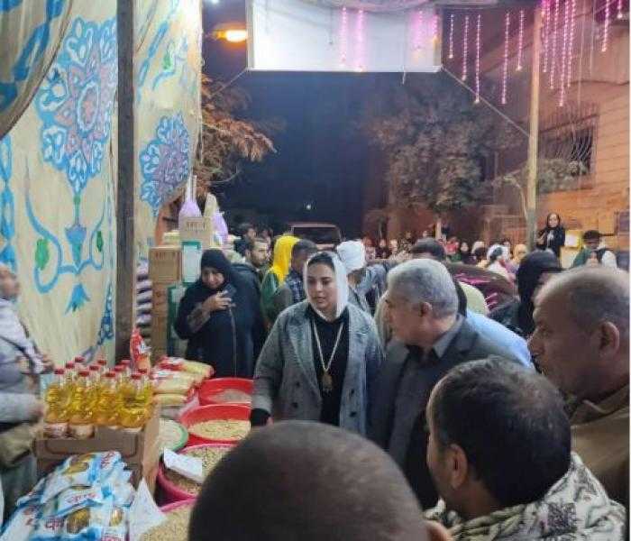 السكرتير العام لمحافظة الإسماعيلية يتفقد مبادرة تخفيض أسعار السلع الغذائية.. صور