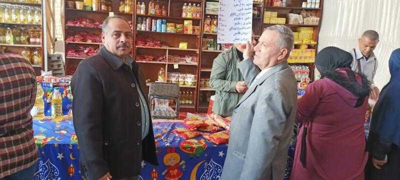 شباب الصحفيين تزور مبادرة كلنا واحد للسلع الغذائية في ”المنيا”