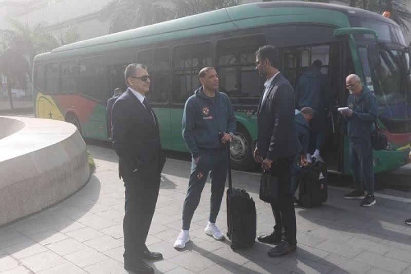 مهند مجدي يطمئن على ترتيبات سفر الأهلي من أكرا إلى كوماسي