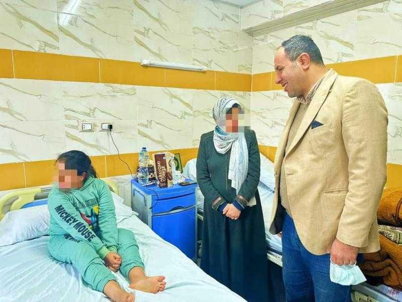 وكيل صحة كفر الشيخ يطمئن على مصابي غزة بمستشفى العبور للتأمين الصحي