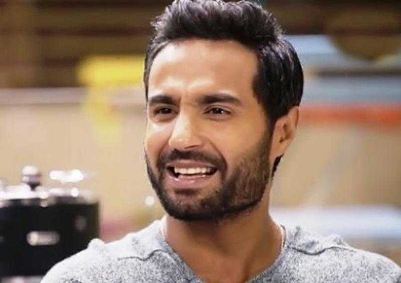 كريم فهمي: «أزمة منتصف العمر» رحلة شاقة لدخول كل بيت دون خدش الحياء