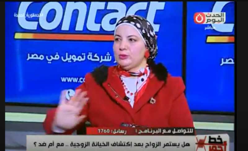 خبيرة أسرية: شعور الزوج المسافر بالوحدة يدفعه لخيانة زوجته