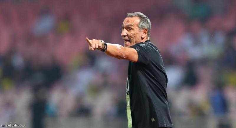 مدرب الوحدة السعودي: نفد صبري.. لا رواتب ولا منشآت