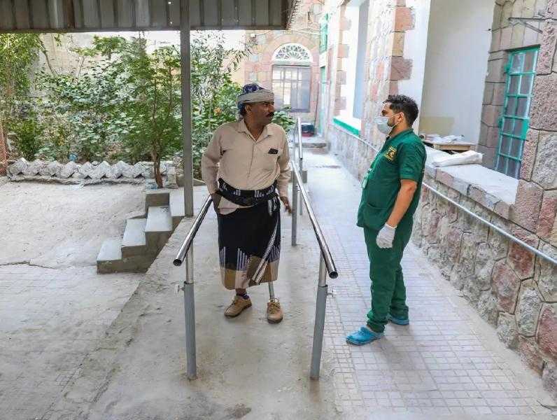 مركز الملك سلمان للإغاثة يدعم تقديم خدمات لمركز الأطراف الصناعية في تعز