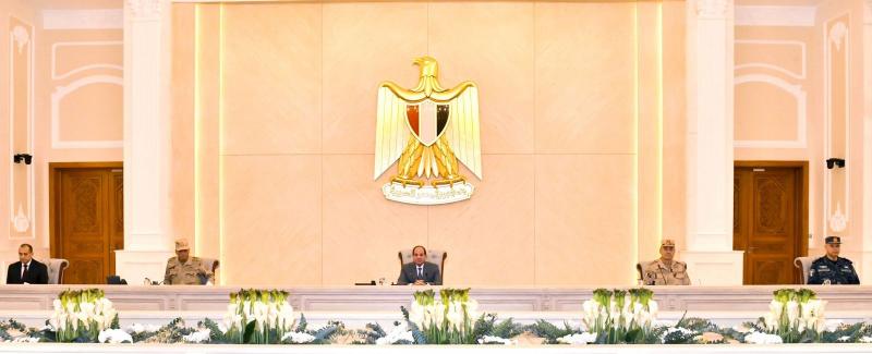 المتحدث الرئاسي ينشر صور اجتماع الرئيس السيسي مع وزير الدفاع ورئيس أركان حرب القوات المسلحة وعدد من قادة القوات المسلحة