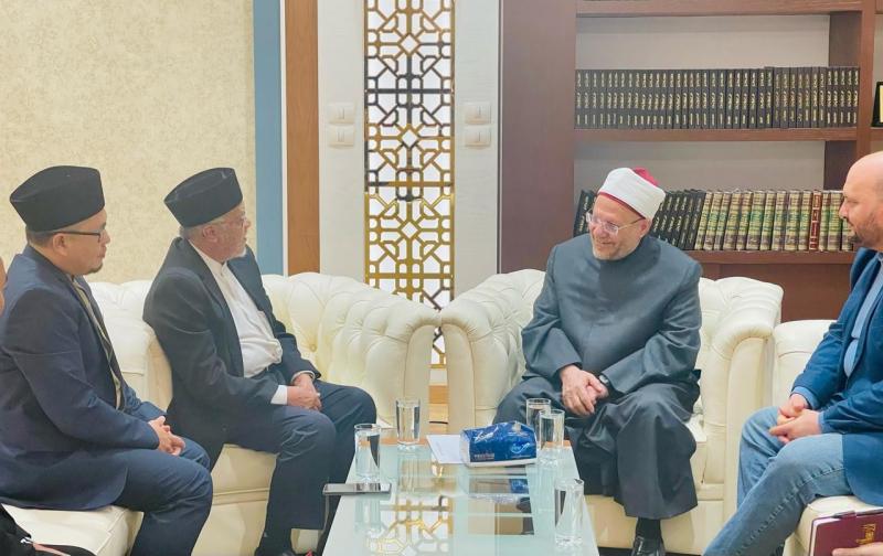 المفتي يلتقي وفدا ماليزيا برئاسة مفتي ولاية بيراك لبحث التعاون الإفتائي