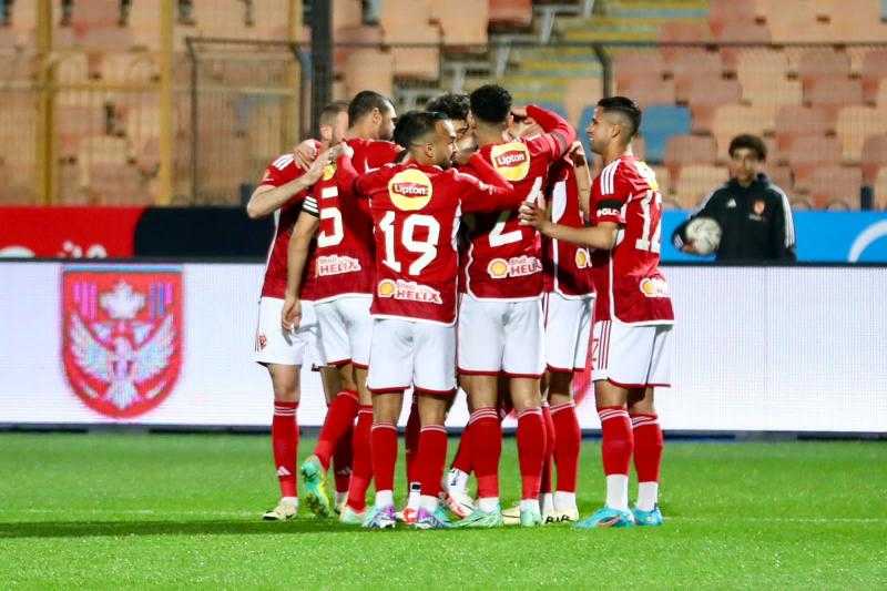 الأهلي ينهي الشوط الأول بالتقدم على بلدية المحلة بثلاثية نظيفة