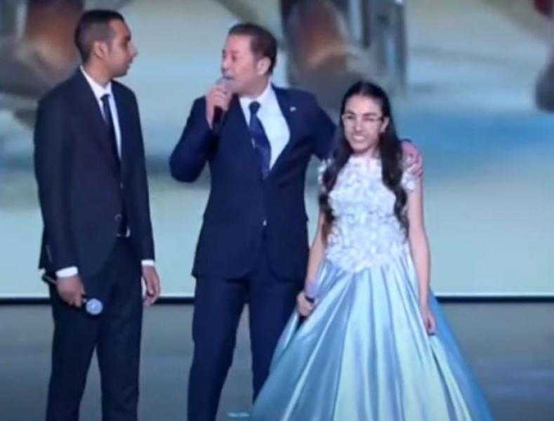 مدحت صالح يقدم أغنية سحابة عدت خلال احتفالية ”قادرون باختلاف”