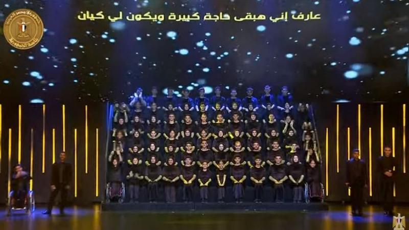 مجموعة من ذوي الهمم يقدمون استعراض ”قد الحياة” أمام الرئيس السيسي