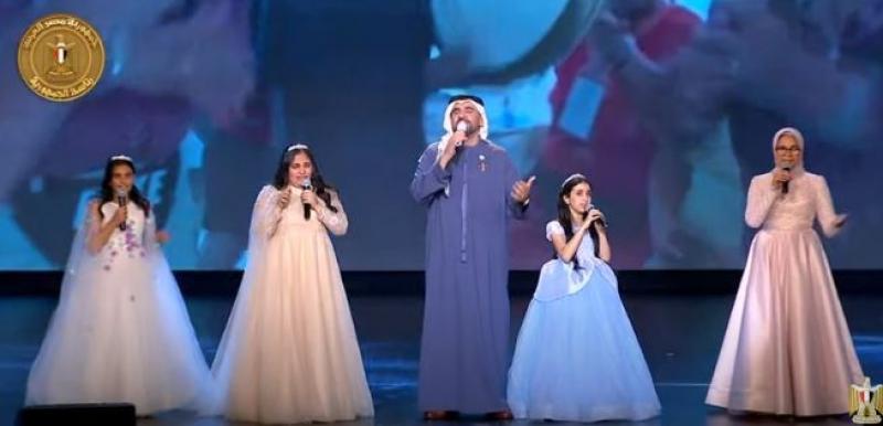 الجسمي ومجموعة من ذوي الهمم يقدمون فقرة فنية أمام الرئيس السيسي