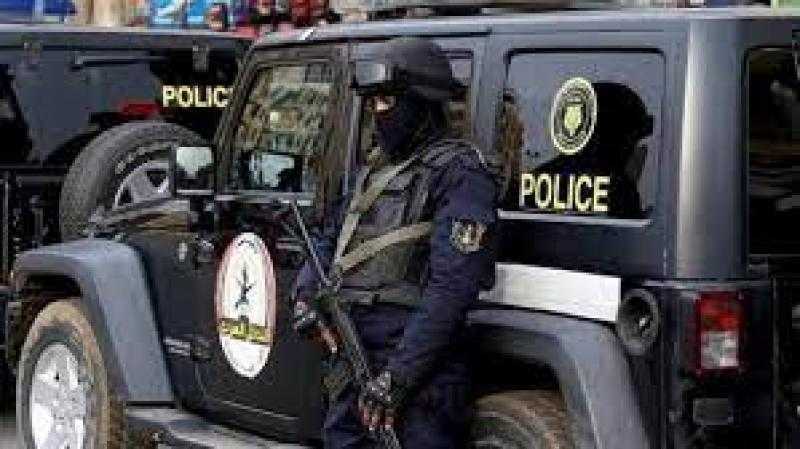 حقيقة ادعاء شخص بتعدي فرد شرطة وأشقائه عليه بالضرب داخل منزله في الفيوم