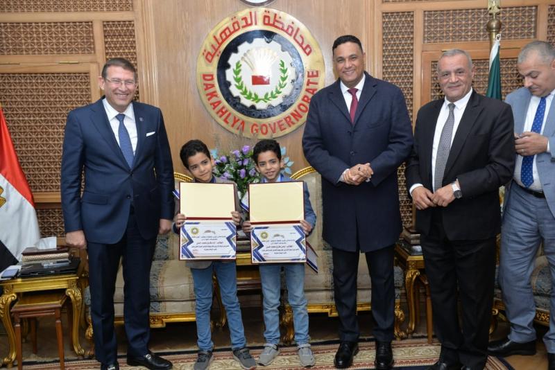 خط أحمر