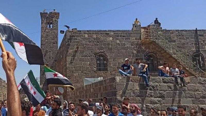 مقتل سوري في احتجاجات مناهضة للنظام جنوب البلاد