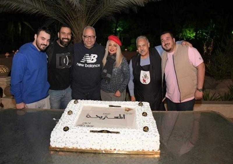 فريق عمل فيلم المستريحة يحتفل ببدء تصويره
