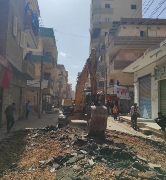 محافظ الغربية يؤكد الاستمرار في تنفيذ خطط الرصف والتطوير في جميع الأحياء والمدن