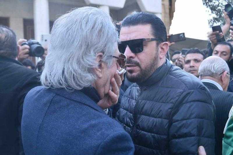 سليم سحاب ونادية مصطفى يشاركون في جنازة حلمي بكر