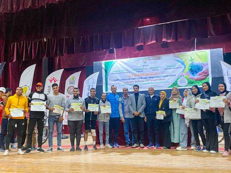 فوز جامعة سوهاج بـ 12 مركزا في مسابقة ”صحتنا من صحة كوكبنا اتحضر للأخضر”
