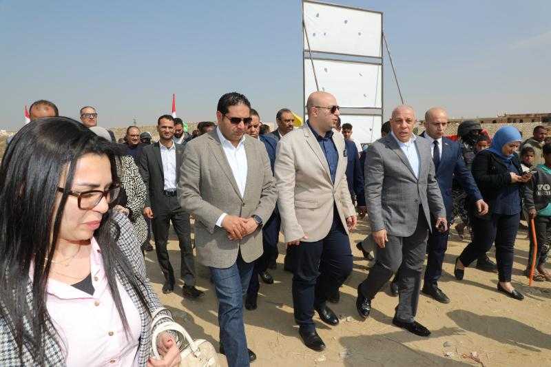 محافظ بني سويف يتفقد بدء أعمال إنشاء مركز لتنمية المهارات بقرية الهرم.. صور