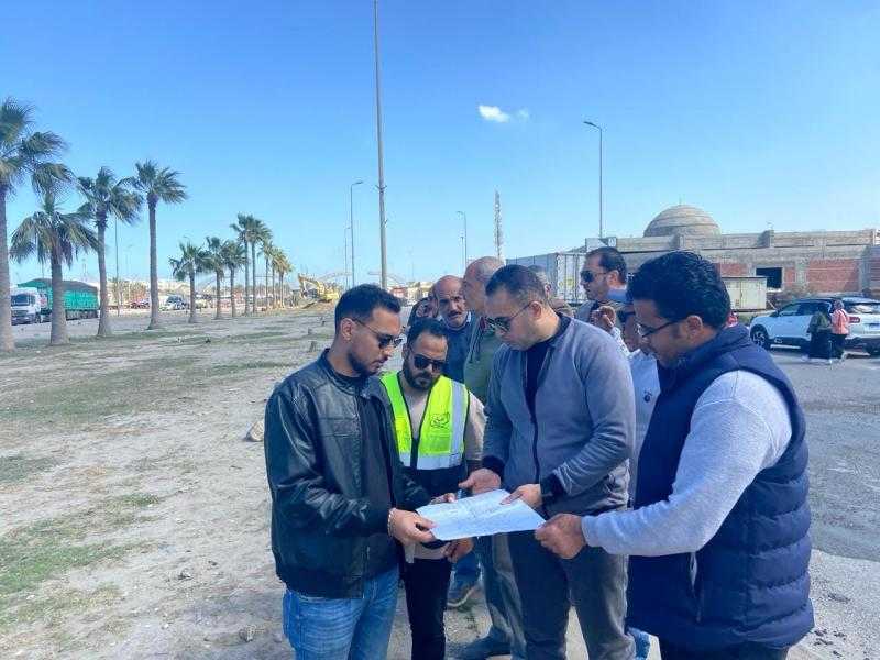 رئيس جهاز دمياط الجديدة يتابع أعمال تطوير ورفع كفاءة محاور الطرق بمنطقة الميناء