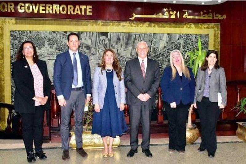 محافظ الأقصر يستقبل السفيرة الأمريكية لبحث التعاون المشترك.. صور