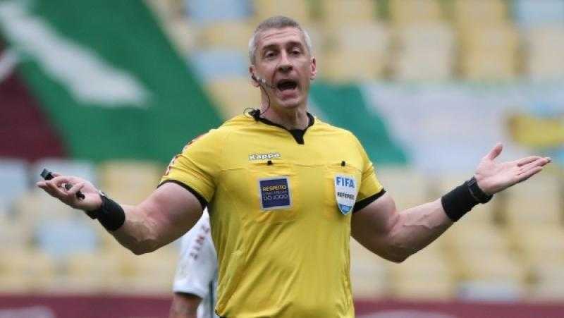 تعيين الحكم البرازيلي دارونكو لنهائي الكأس بين الأهلي والزمالك في السعودية