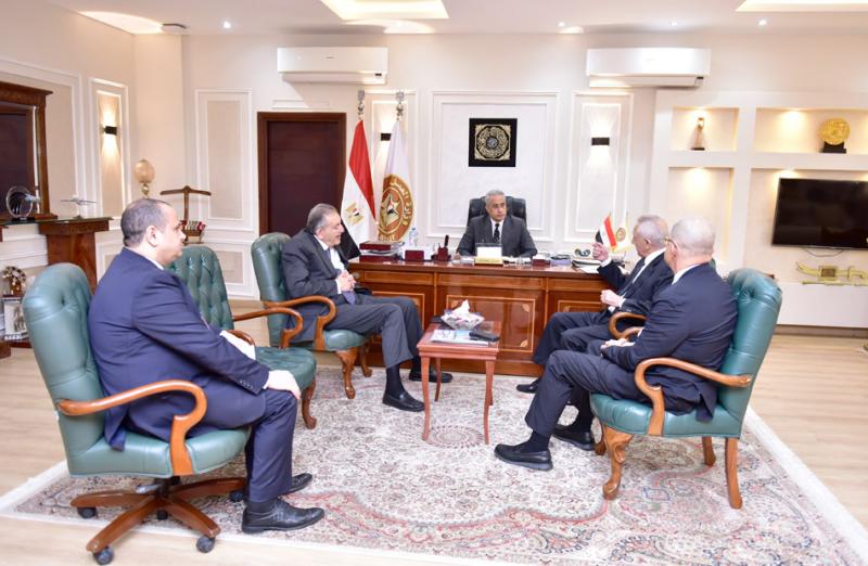 خط أحمر