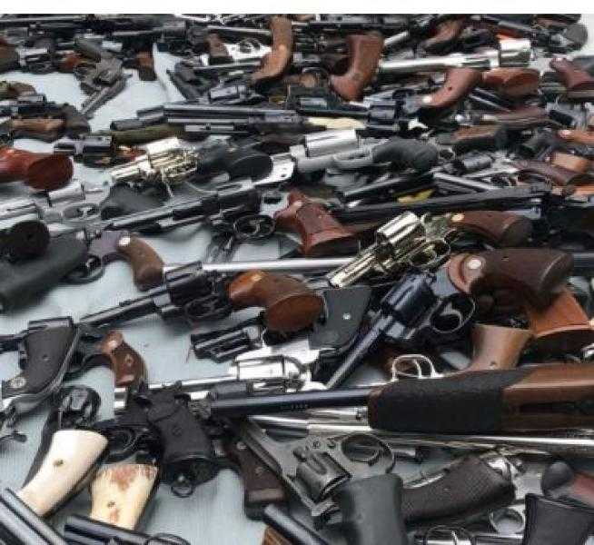 ضبط 4 عناصر إجرامية لاتجارهم بالأسلحة النارية والمخدرات في البحيرة والمنيا