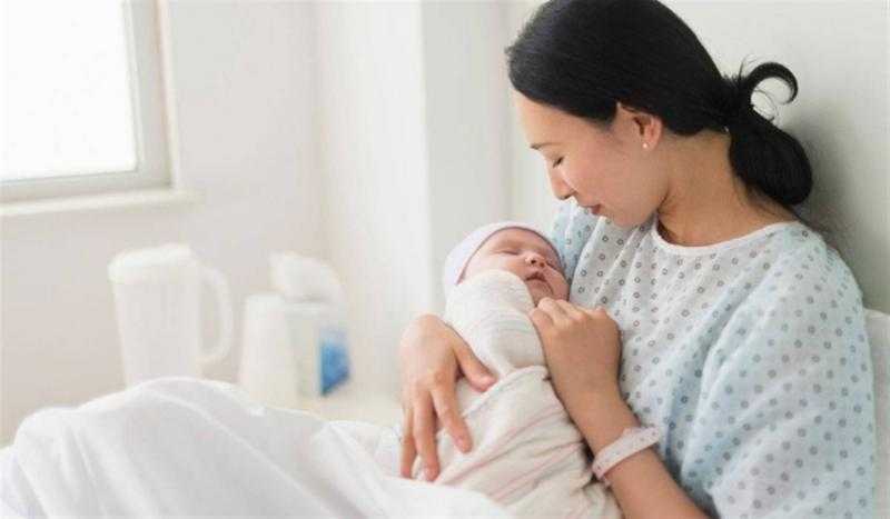 الصحة: غير مستحب صيام الأم المرضعة خلال الـ ٦ أشهر الأولى من الولادة