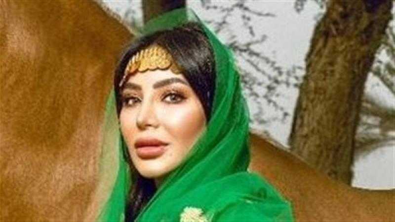 لجين عمران تتألق بالمجوهرات الفاخرة والريش الناعم
