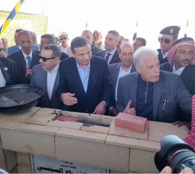 محافظ جنوب سيناء يضع حجر الأساس لـ60 منزلا بدويا بقرية رأس النقب