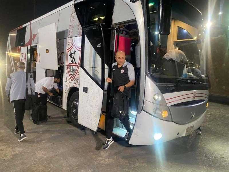 حافلة الزمالك تصل إلى استاد الأول بارك استعدادا لمواجهة الأهلي