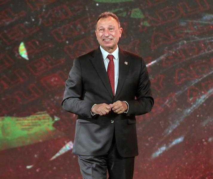 الخطيب يهنئ لاعبي الأهلي بكأس مصر