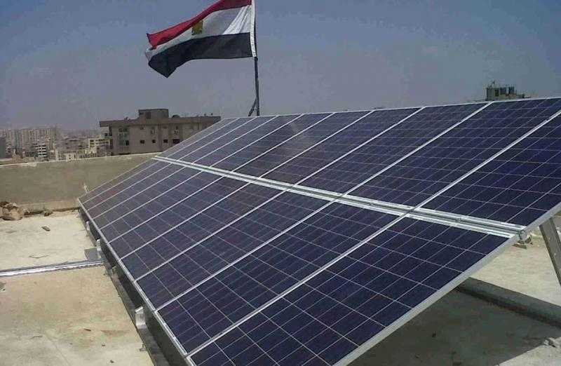 تركيب محطة للطاقة الشمسية أعلى مبنى رئاسة حي مصر القديمة
