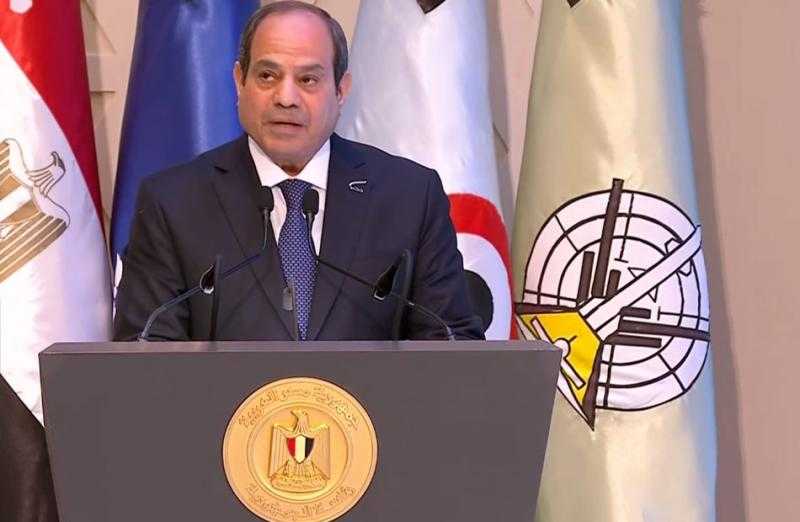 الرئيس السيسى: ”أنا بعمل أقصى ما عندى.. واوعوا تدوا ضهركوا لبلدكم”